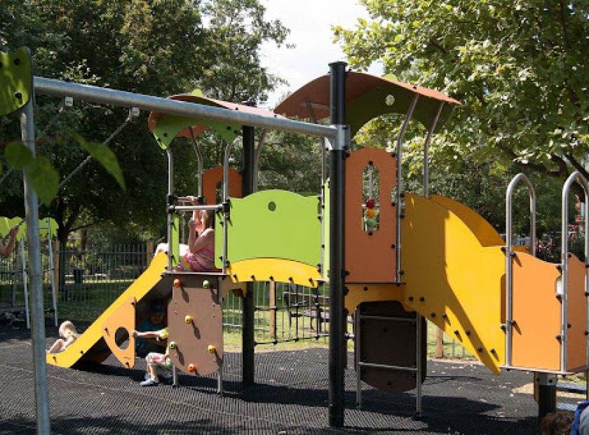 play area woodley Woodford park