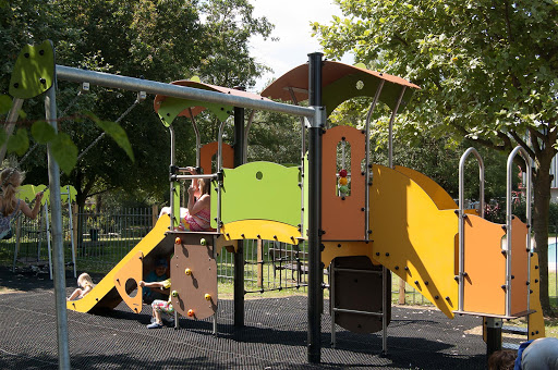 play area woodley Woodford park