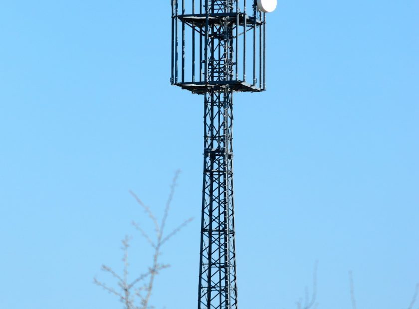 5G mast Woodley