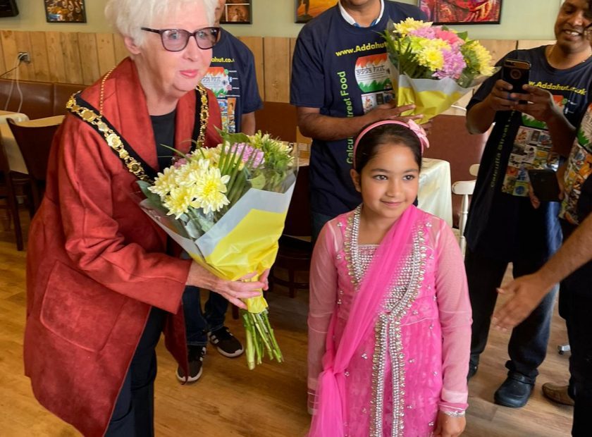 Woodley Town Mayor opens Adda Hut