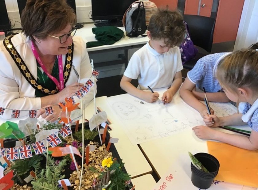 deputy mayor at tray garden event