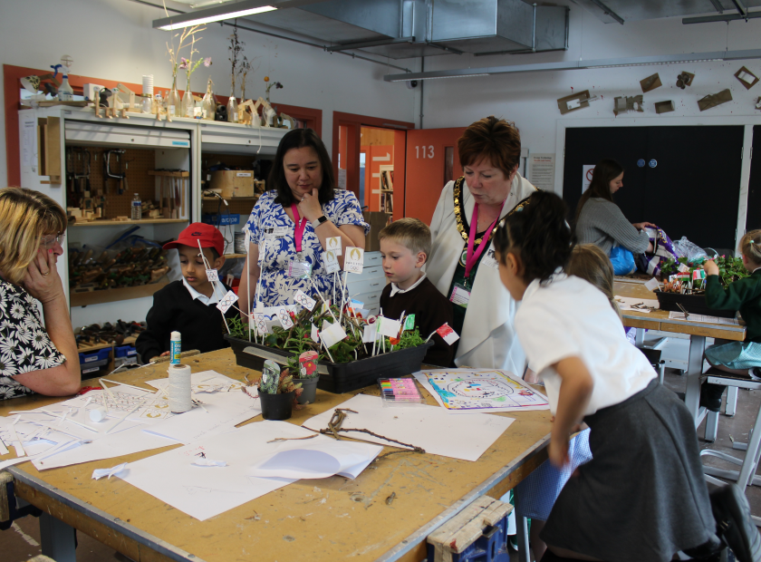 Woodley Town Mayor judging Tray Gardens